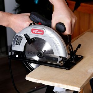Sega circolare elettrica da 7-1/4 pollici con cavo da 12 Amp, nuova condizione, con pattino in acciaio, lama con angolo regolabile e guida di taglio. - Product Image 2