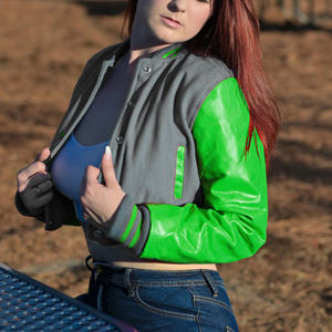 Veste courte universitaire pour femme, style Letterman, gris vert lime, avec manches en similicuir, vêtement d'extérieur décontracté, mode féminine - Product Image 1