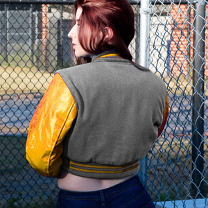 Chaqueta Corta Estilo Universitaria para Mujer, Color Gris y Amarillo, Estilo Bomber, Mangas de Cuero Sintético, Ropa Exterior Informal, Moda Femenina - Product Image 4