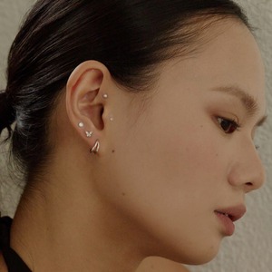 แผ่นแปะตกแต่งหู WBL Glossy Muse รุ่น W Island แบบกันน้ำ ติดทนนาน 72 ชั่วโมง รูปทรงดอกไม้ - Product Image 4
