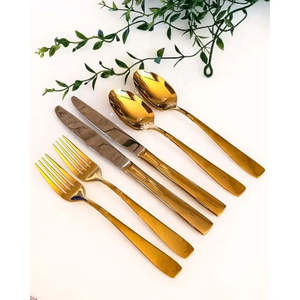 Ensemble de couverts en métal de style classique pour table à manger et cuisine, avec des bords lisses et une durabilité à long terme - Product Image 1
