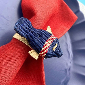 Anneaux de serviette modernes en rotin en forme de poisson, autocollants, porte-serviettes tissés à la main pour décorations de table, OEM accepté, vente en gros depuis le Vietnam - Product Image 1