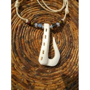 Collier ethnique bohème fait main, bijoux tribaux, os sculpté, cadeau artisanal unique, autre catégorie de produits - Product Image 5