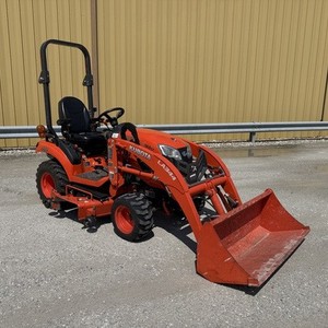 รถแทรกเตอร์ Kubota BX2680 มือสองคุณภาพดี ขนาดเล็ก 25 แรงม้า เครื่องยนต์ 3 สูบ รุ่น D1005 ออกแบบมาเพื่อการตัดหญ้า พรวนดิน และไถพรวน - Product Image 2