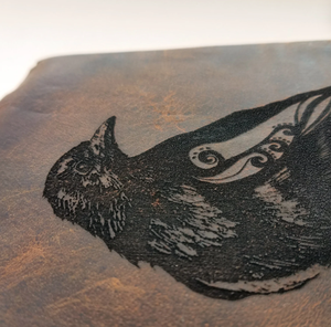 Carnet en cuir Raven, personnalisation gratuite, carnet en cuir de buffle vierge 5" x 7" avec options de papier ligné, non ligné ou vintage - Product Image 3