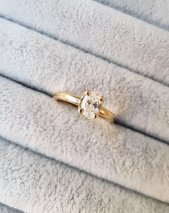 Aniva Anillo de Compromiso Moderno con Diamante Ovalado Cultivado en Laboratorio CVD VVS de Oro Amarillo de 14K, Certificado IGI, con 4 Puntas - Product Image 5