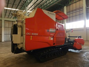 Moissonneuse-batteuse multi-cultures DC108X 108HP à transmission par engrenages, moteur diesel, machine agricole haute productivité - Product Image 1