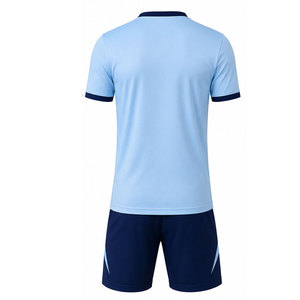 Tenue de football personnalisée, maillot et short légers conçus pour les matchs de compétition, les entraînements et les tournois. - Product Image 3