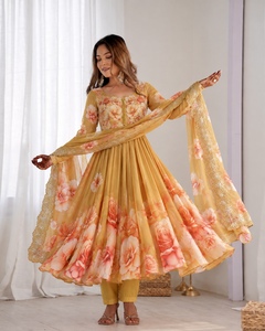 ชุดเดรส Anarkali ผ้าออร์แกนซ่าเนื้อนุ่มสำหรับผู้หญิง ประดับด้วยลูกปัดเย็บมือ พร้อมผ้าคลุมไหล่ผ้าไหมเนย ทรงปกติ รุ่น WSP 1407 - Product Image 4