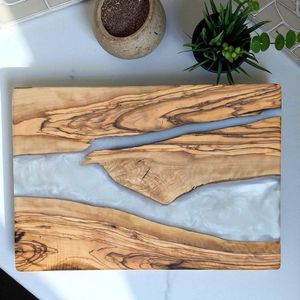 เขียงไม้ทำมือพรีเมียมเคลือบอีพ็อกซี่อเนกประสงค์ พร้อมถาดเสิร์ฟลายเรซิ่นริเวอร์ - Product Image 2