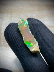 Opale d'Éthiopie naturelle brute, multi-arc-en-ciel, non taillée, 7 carats, 4 mm, pour la fabrication de bijoux, pierre de naissance d'octobre - Product Image 1
