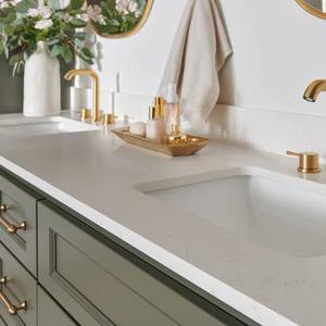 Comptoirs de cuisine modernes en quartz technique blanc polaire découpés sur mesure et plans de toilette personnalisés pour appartements - Product Image 1