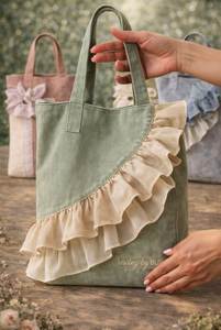 Sac fourre-tout en coton avec bordure à volants, style shabby chic, forme rectangulaire, fait main pour la décoration de la maison, par Sewing By BUB - Product Image 1