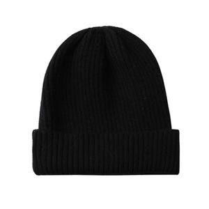 Gorro de Punto Jacquard Personalizado, Acrílico Ecológico, Color Rosa Intenso, Cálido para Invierno, con Puño Acanalado, Unisex, Marca Privada OEM - Product Image 3
