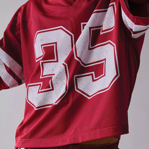 เสื้อฟุตบอลอเมริกันคอวีสีแดงแบบยูนิเซ็กซ์ หมายเลข 35 ผ้าตาข่ายระบายอากาศ แขนสั้น ชุดทีม ทรงปกติ ออกแบบเองได้ 100% - Product Image 4