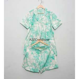 Conjunto de Pijama de Algodón Suave de Lujo Indio para Mujer, Ropa de Dormir Transpirable de Secado Rápido para Verano, Incluye Pantalones Cortos y Camiseta - Product Image 1