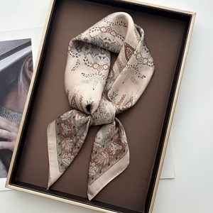 Écharpe en cachemire haut de gamme personnalisée avec logo du fabricant, châle uni doux et premium - Product Image 3