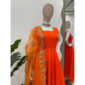 Top de fête-Ensemble Pent et Dupatta Coin Lace Bordure Taille XL - Product Image 2