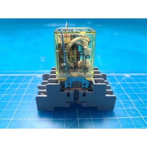 Conjunto de Relé y Base IDEC SY4S-05 + RY4S-UL Usado Como Está, Piezas de Equipos Semiconductores Legados - Product Image 4