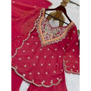 Designer Broderie Travail Traditionnel Chinois Haut-Bas et Ensemble Dupatta - Product Image 5