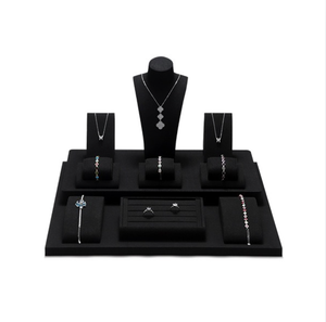 Support de présentation de bijoux en microfibre noire avec porte-colliers, boucles d'oreilles et bagues 55x55x40cm pour magasins, vitrines et présentoirs - Product Image 5