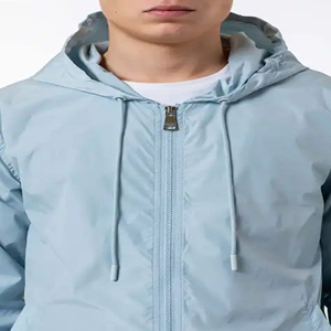 เสื้อแจ็คเก็ตกันลมมีฮู้ดสีฟ้าอ่อนสำหรับผู้ชาย สีพื้น ผ้าโพลีเอสเตอร์ ปิดด้วยซิป ทรงปกติ เหมาะสำหรับใส่ในฤดูใบไม้ผลิ - Product Image 4