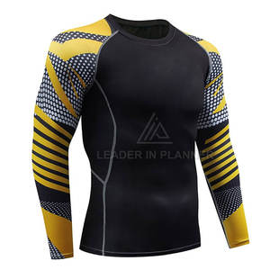 Équipement d'entraînement de combat de bonne qualité, rashguard personnalisé pour hommes, rashguard MMA à prix raisonnable - Product Image 6
