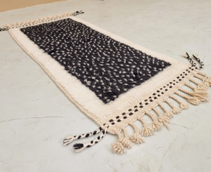 Alfombra de Nudos Marroquí de Lujo, Base Blanca con Puntos Negros, Lana Anudada a Mano, Acolchada, Resistente a las Manchas, Antideslizante, para Sala de Estar, Lavable a Mano - Product Image 4