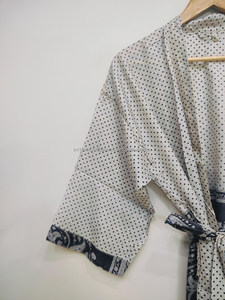 Kimono de Seda Hecho a Mano, Chaqueta India, Bata Larga, Traje de Festival, Ropa de Dormir, Bata de Boda, Ropa de Estar - Product Image 4