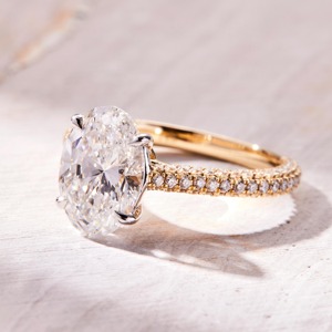 แหวนเพชรทรงรี 2.50 กะรัต สี E เพาะเลี้ยงในห้องปฏิบัติการ แบรนด์ Luxeshine Jewellery พร้อมใบรับรอง IGI หรูหรา ตัวเรือนทองคำขาว 14K ประดับเพชรแบบ Pave Band - Product Image 1