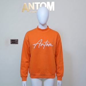 เสื้อสเวตเชิ้ตสีแดงสำหรับฤดูหนาว ปักโลโก้ตามสั่ง เสื้อฮู้ดแบบสวมหัว ผู้ชาย ผู้หญิง สตรีทแวร์ลำลอง ผ้าฟลีซ คอเต่า 300 กรัม แฟชั่นยูนิเซ็กส์ - Product Image 4