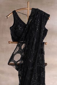 Sari en Georgette Premium Brodé Rouge avec Travaux de Fil Doré, Vêtement Traditionnel Indien et Pakistanais pour Femmes, Idéal pour Mariages et Fêtes - Product Image 2