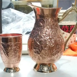 Jarra de agua de cobre de 50 oz con asa de latón, artesanía metálica hecha a mano, jarra de cobre de la mejor calidad, venta al por mayor. - Product Image 1