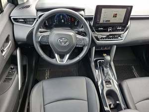 CLEAN 2024 pour Corolla Cross XLE AWD SUV Hybride Turbo Sièges en Cuir Foncé ACC Volant à Gauche Pneus R15 Transmission Automatique - Product Image 3