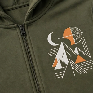 Sudadera con capucha verde oliva con cremallera completa y estampado llamativo de montaña, chaqueta informal estilo streetwear con capucha y estampado frontal y trasero. - Product Image 6