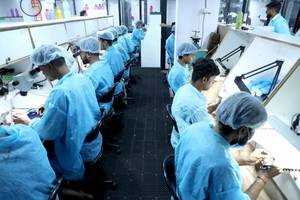 Reloj de Lujo con Diamantes Moissanite, Resistente al Agua, Estilo Hip Hop, de Acero Inoxidable para Hombre - Product Image 3