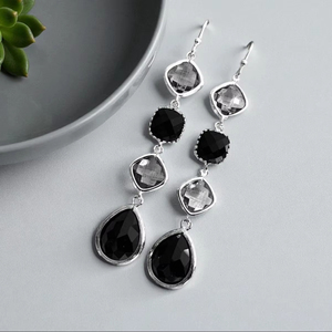 ต่างหูยาวประดับพลอยออนิกซ์สีดำ กรอบทองคำขาว ดีไซน์หรูหรา เหมาะเป็นของขวัญสำหรับผู้หญิง - Product Image 1