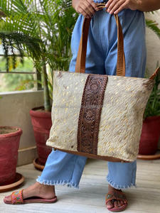 Bolso de mano de cuero mecanizado a mano para mujer, bolso de mano de cuero de vaca metálico con pelo de diseñador, bolsos de hombro de cuero genuino - Product Image 2