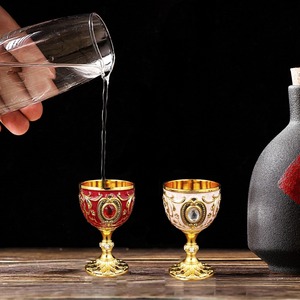 Coupe à vin élégante en métal, verre à pied en acier inoxydable poli - Product Image 6