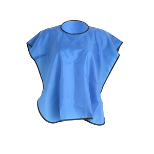 Capes de coiffure courtes de couleur unique pour salon professionnel, en matériau de haute qualité, avec logo personnalisé, vente en gros ODM 2026 - Product Image 1