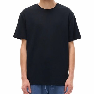 เสื้อยืดคอกลมแขนสั้นสีดำสำหรับผู้ชาย ทรงปกติ ผ้าเจอร์ซีย์คอตตอน 100% ระบายอากาศได้ดี น้ำหนัก 220 กรัม สกรีนลายตามสั่ง สไตล์ลำลอง - Product Image 1