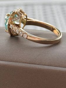 แหวนหมั้นเพชรโมอิสซาไนต์สีฟ้าอ่อนทรงหัวใจประดับเพชรแบบ Crushed Ice ชุบทอง 14K เงินแท้ 925 สำหรับผู้หญิง - Product Image 6