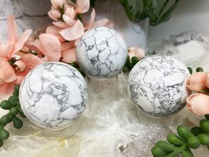 Vente en gros de sphères de howlite naturelle de la meilleure qualité, cristaux ronds, pierres précieuses de quartz, sphères pour la guérison, qualité supérieure par Aameena Agate - Product Image 3