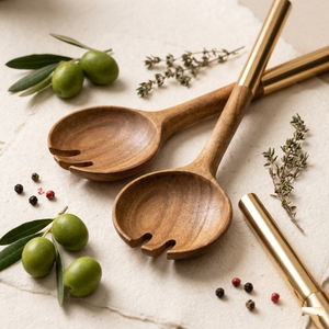 Juego de Ensaladera de Madera de Acacia Hecha <span class=keywords><strong>a</strong></span> Mano con Asas de Metal Dorado, Juego de Utensilios de Cocina Modernos de Lujo de 2 Piezas para el Hogar y Restaurantes - Product Image 4