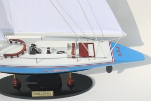 เรือใบไม้ทำมือลายดาวและแถบสีสไตล์อเมริกัน สำหรับตกแต่งบ้านสไตล์ทะเล - Product Image 5