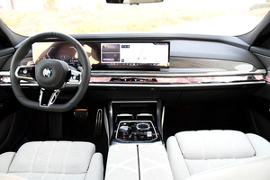 บีเอ็มดับเบิลยู ซีรีส์ 7 รุ่น 735I ปี 2026 ใหม่เอี่ยม ไม่เคยใช้งาน ไม่ทราบแรงม้า เครื่องยนต์ 6 สูบ 5 ที่นั่ง เกียร์อัตโนมัติ - Product Image 6