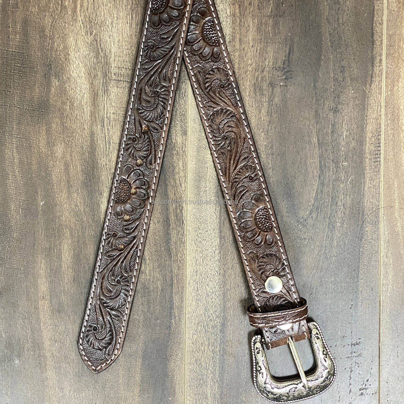 สีน้ำตาลเข้ม