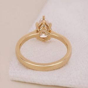 แหวนเพชรทรงลูกแพร์ ทองคำแท้ 18K ได้รับการรับรองจาก GIA เพชรธรรมชาติ เครื่องประดับคลาสสิกสำหรับผู้หญิง - Product Image 3