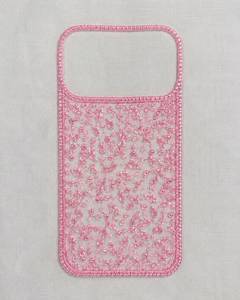 Étui de téléphone artisanal en coton et perles de rocaille avec broderie florale rose, thème sportif, forme rectangulaire, marque Heritage - Product Image 1