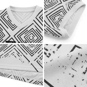 Ensemble d'uniformes de basketball personnalisés en polyester 100 % respirant et à séchage rapide, maillot et short avec couleurs et tailles personnalisées pour unisexe - Product Image 6